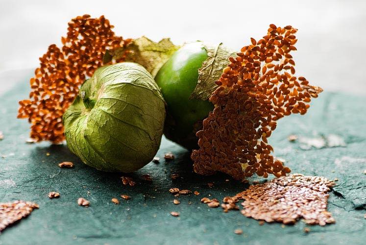 Flaxseed wafers with tomatillos